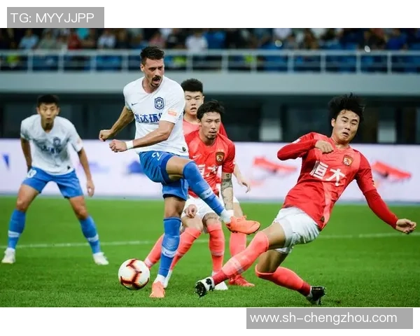 28轮泰达迎战恒大争夺关键三分全力以赴展现球队实力与斗志